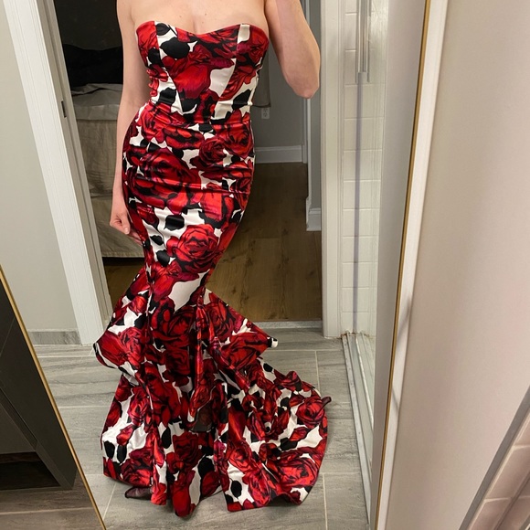 Michael Costello Gown 💃🏻 - Picture 2 of 8